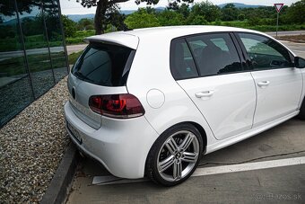 Volkswagen Golf 2.0 TFSI 270k R 4-Motion DSG - 11