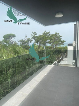 Luxusná novostavba len 70m od mora s výhľadom na more v Chor - 11