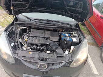 Predám Mazda 2  1,3 i benzín manual - 11