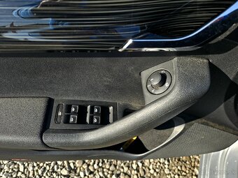 Škoda Octavia Combi 2.0 TDI Elegance - 11