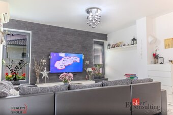 ✨ Štýlový 4-izbový bungalov s bazénom len 10 km od Bratislav - 11