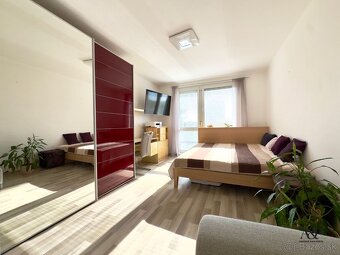 REKONŠTRUOVANÝ VEĽKÝ 3 IZB. BYT S DVOMI BALKÓNMI, 84M2, ROBO - 11