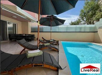 Makarska 3i, centrum, terasa 77m2, súkromný bazén, parking - 11