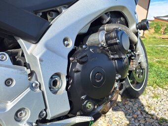 Suzuki GSR 600 - 11