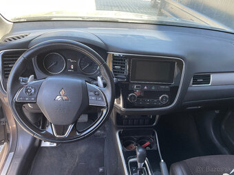 Outlander 2,0 Mivec Intense CVT 4WD 100rokov - 11