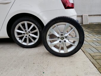 j Skoda Octavia Combi - 11