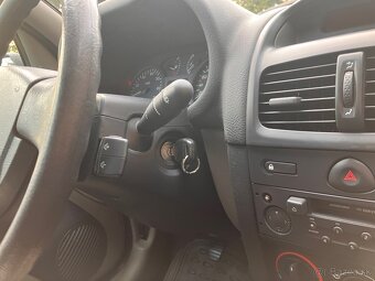 Predám Renault Clio MK2, 1.5 dCi, r. 2003 – 5 dverí - 11