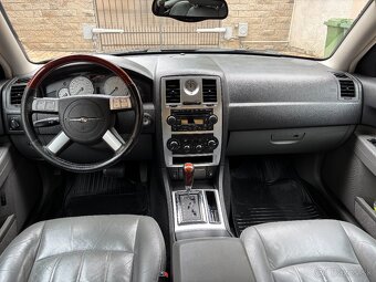 CHRYSLER 300C - 11