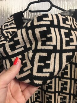 NOVÝ FENDI damsky svetrik z kapucnickou L - 11