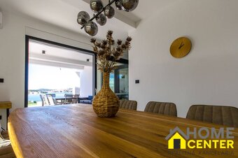 NA PREDAJ novopostavená vila s bazénom /280 m² / Dalmátsko,  - 11