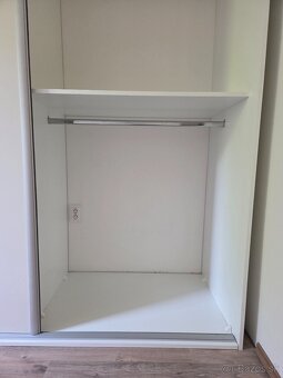 Vstavaná skriňa 300x250x70 - 11