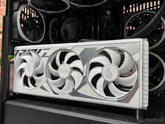 Ryzen 9 9900X3D\96GB\RTX 4090\SSD\1200W Zdroj - 11