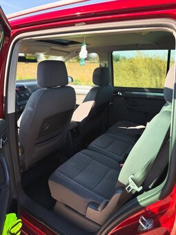 Volkswagen Touran - 11