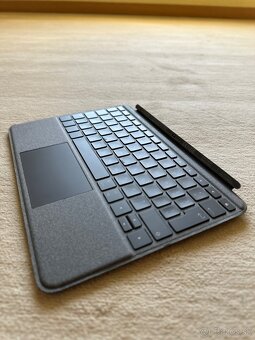 iPad 8. generácie (32GB, WiFi) + Klávesnica Logitech Combo - 11
