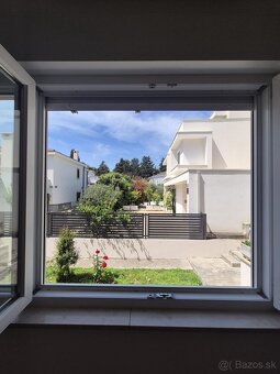 Chorvátsko, apartmán s garážou, terasou 50 metrov od mora. - 11