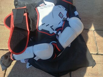 Celotelový chránič Shot - 11