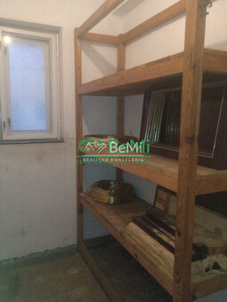 Predaj rodinného domu – stará zachovalá chalúpka s veľkým po - 11