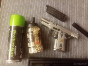 Plynová airsoftová zbraň - 11