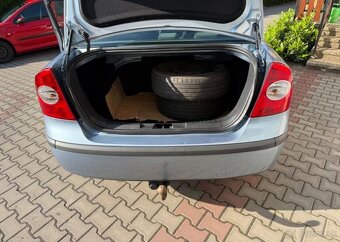 Ford Focus 1,6i Ghia Tažné Klima benzín manuál 74 kw - 11