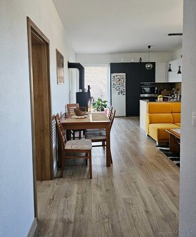 Na predaj moderný 4-izbový bungalov s presklenou terasou - 11