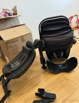 Kočiar Petite and Mars a autosedačka s isofix základňou - 11