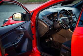 Ford Focus Kombi STL 1.5EB 182k A6 Red & Black Edition 2018 - 11