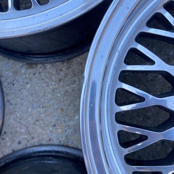 Elektróny Eta Beta Lucy 3A R15 - 11