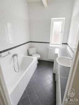 Rodinný dom v centre obce Štrba - 11