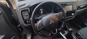 Mitsubishi Outlander - 11