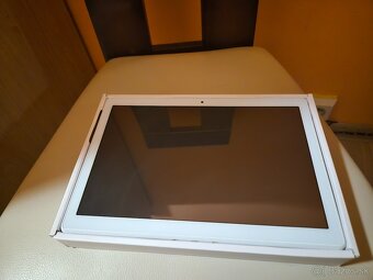 Predam tablet M10 bielej farbe - 11