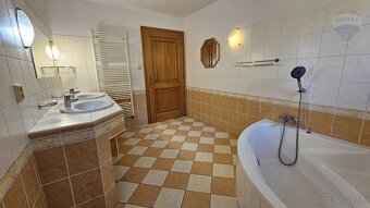 Na predaj 5 izbový rodinný dom s garážou v obci Čeľadice "R - 11