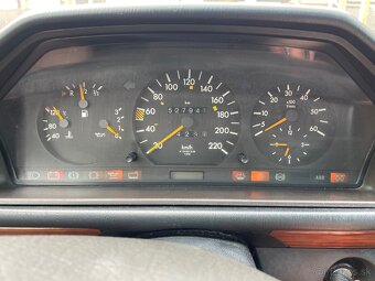 Mercedes-Benz W124 E300D - 11