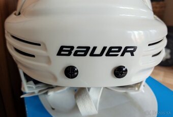 HOKEJOVÁ HELMA - 11