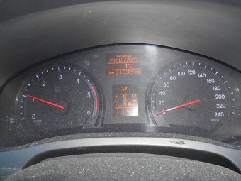 Toyota Avensis 2,2 nafta, automat - 11