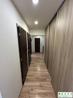 VEĽKÝ 2i byt, 3loggie, Žiar nad Hronom, Hurbanova ul., ESTY  - 11
