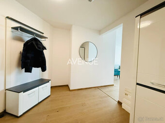 AVENUE | 2i byt s výhľadom na hrad v unikátnom projekte Euro - 11