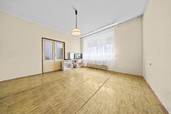 PRIESTRANNÝ 4-IZB. RODINNÝ DOM V PÔVODNOM STAVE S POZEMKOM - 11