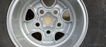 Land Rover Defender. - 11