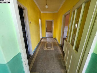Predáme rodinný dom vo Váhovciach na peknom pozemku - 11