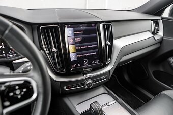 Volvo XC60 2.0 B5 mHEV R-Design AWD AT8 03/2021 - 11