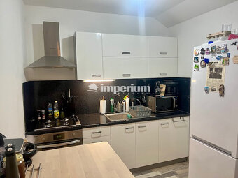 Na predaj pekný veľkometrážny 3 izbový byt s garážou na ul.  - 11