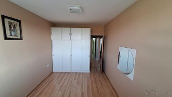 Predaj-čiastočne prerobený 3 izbový veľký byt s loggiou v KN - 11