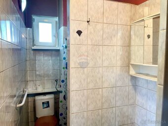 REMAX ponúka na predaj 2,5 izb. rodinný dom v pôvodnom stave - 11