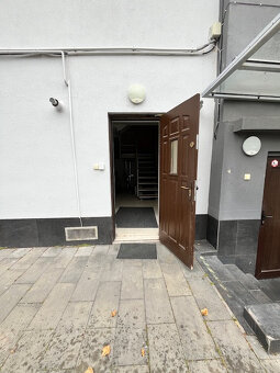 Na predaj útulný 1-izbový byt na Halenárskej ulici v centre  - 11