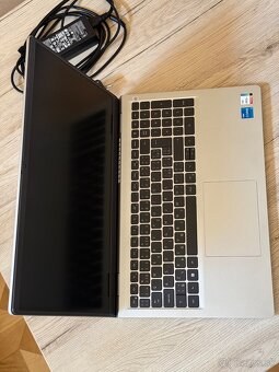 Notebook Dell Inspiron 15 (3520) strieborný - 11