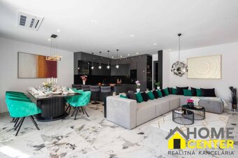 NA PREDAJ novo postavená VILA /200 m2/ pri mori, Rogoznica - 11