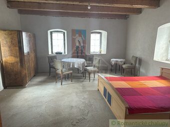 200-ročná kamenná chalupa v horách, obec Lipovec - 11