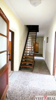 Na predaj rodinný dom s garážou, pozemok výmera 2003 m2 Horn - 11