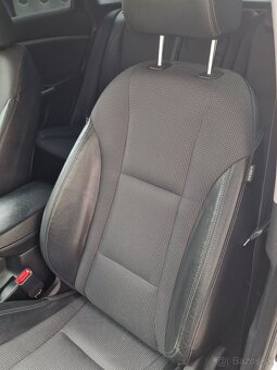 Hyundai i30 CW 1.6 CRDi 16V Style 94Kw AT6 SR - 11