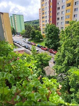 Ponúkame na predaj 4-izbový byt na predaj v Dúbravke na uli - 11